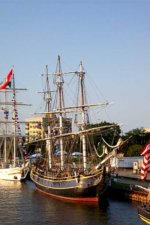 Tall Ship Bounty Bay City - Sarnia August 2003 image100_0017.jpg Tall Ship Bounty Bay City - Sarnia August 2003 image 100_0017.jpg