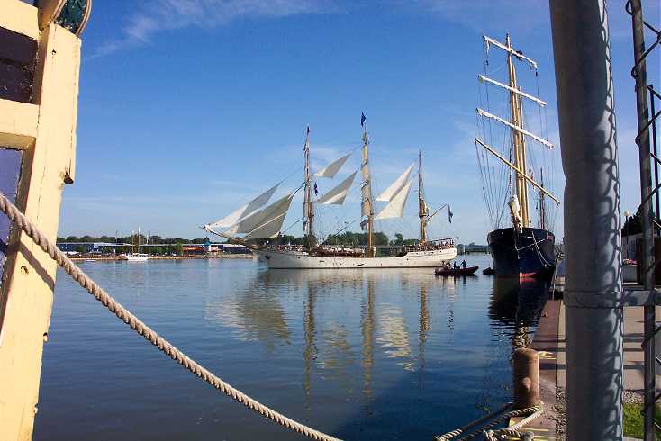 Tall Ship Bounty Bay City - Sarnia August 2003 image 100_0035.jpg